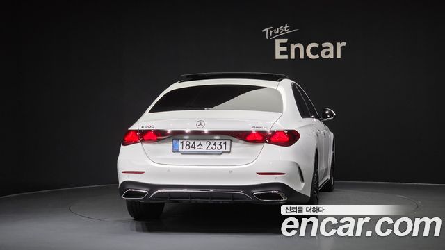 Mercedes-Benz E-Class 2026 — photo 4