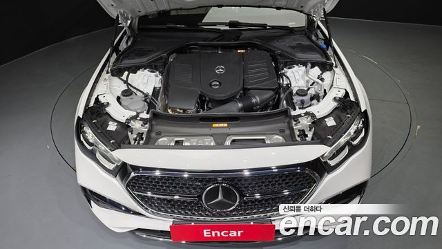 Mercedes-Benz E-Class 2026 — photo 6