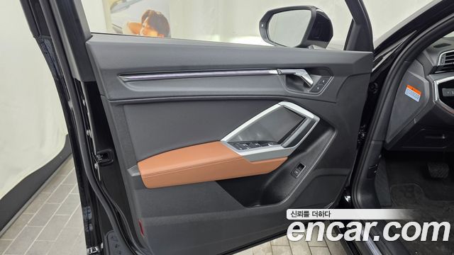 Audi Q3 2020 — photo 14