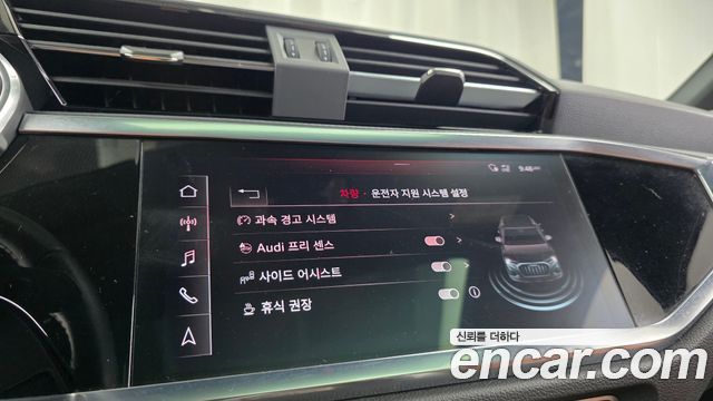 Audi Q3 2020 — photo 30