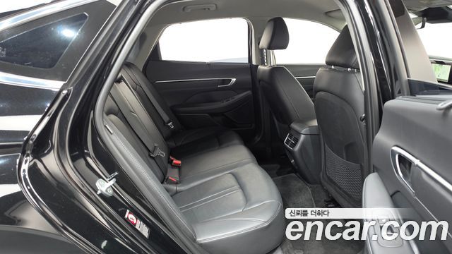Hyundai Sonata 2022 — photo 17