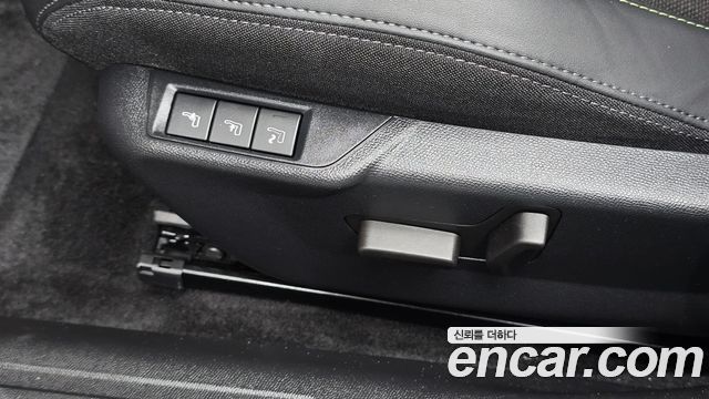 Peugeot 2008 2023 — photo 18