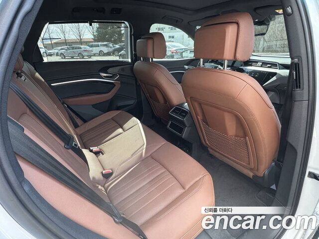 Audi Q8 e-tron 2024 — photo 8