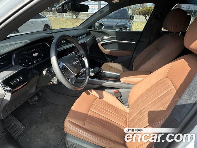 Audi Q8 e-tron 2024 — photo 9