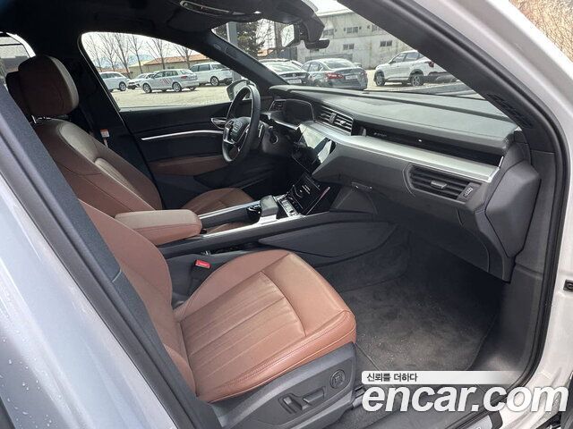 Audi Q8 e-tron 2024 — photo 10
