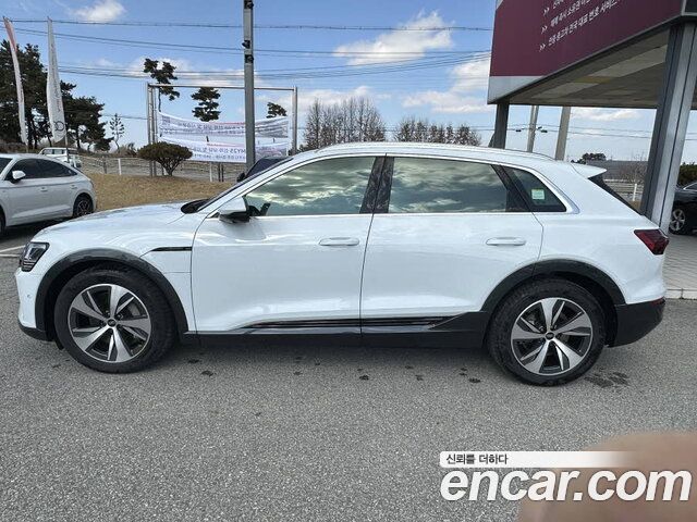 Audi Q8 e-tron 2024 — photo 11