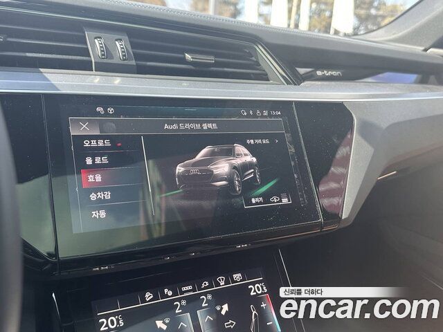 Audi Q8 e-tron 2024 — photo 16