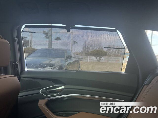 Audi Q8 e-tron 2024 — photo 17