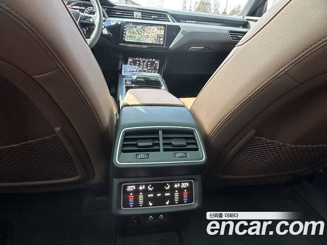 Audi Q8 e-tron 2024 — photo 18