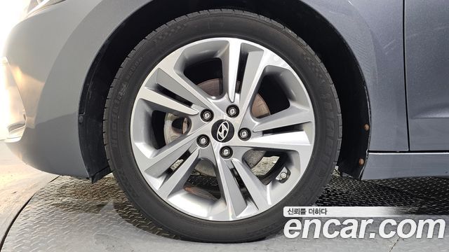 Hyundai AVANTE 2017 — photo 5