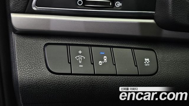 Hyundai AVANTE 2017 — photo 14
