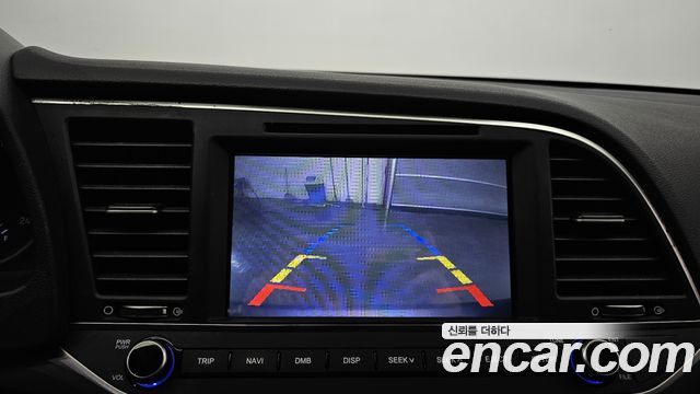 Hyundai AVANTE 2017 — photo 19