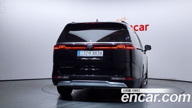 Kia Canival 2021 — photo 4