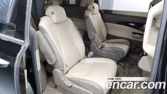 Kia Canival 2021 — photo 17