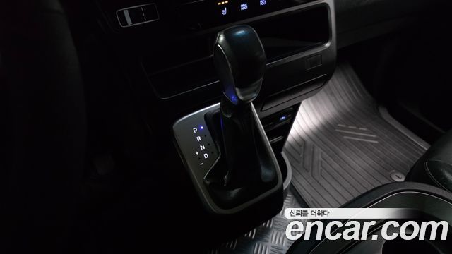 Hyundai Staria 2022 — photo 9