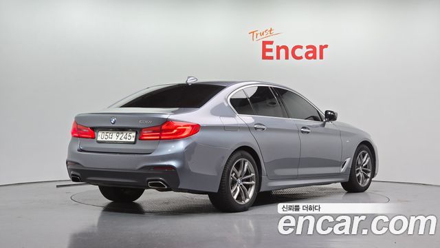 BMW 5-Series 2018 — photo 2