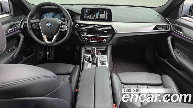 BMW 5-Series 2018 — photo 10