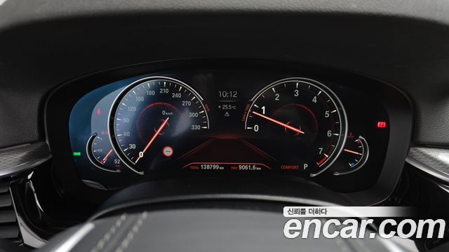 BMW 5-Series 2018 — photo 11