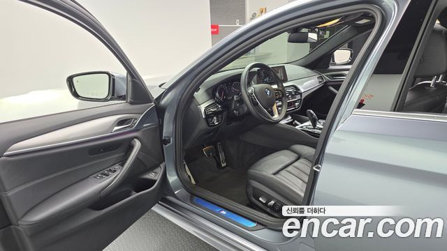 BMW 5-Series 2018 — photo 13