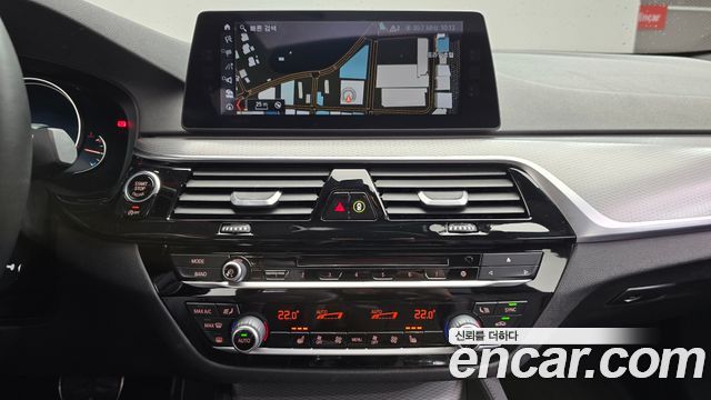 BMW 5-Series 2018 — photo 18