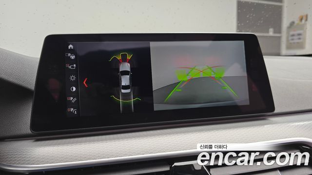 BMW 5-Series 2018 — photo 20