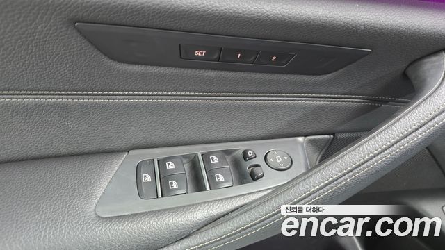 BMW 5-Series 2018 — photo 27