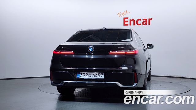 BMW 7-Series 2025 — photo 4