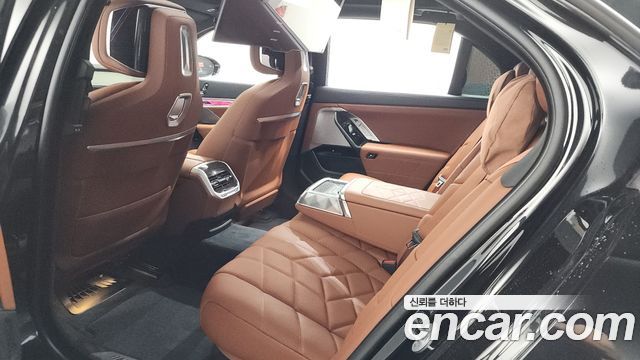 BMW 7-Series 2025 — photo 28