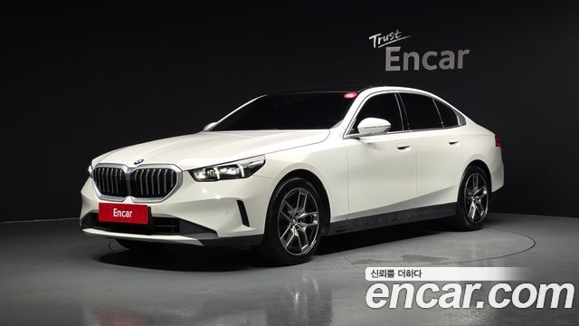 BMW 5-Series 2024 — photo 1