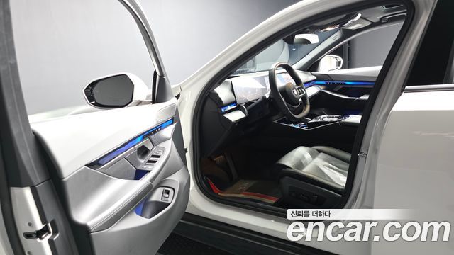BMW 5-Series 2024 — photo 10