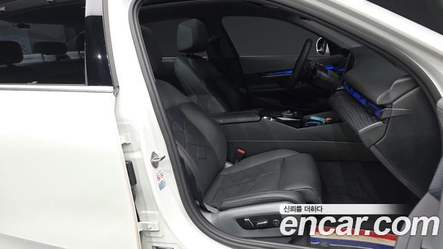 BMW 5-Series 2024 — photo 11
