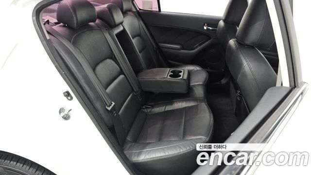 Kia K3 2017 — photo 17