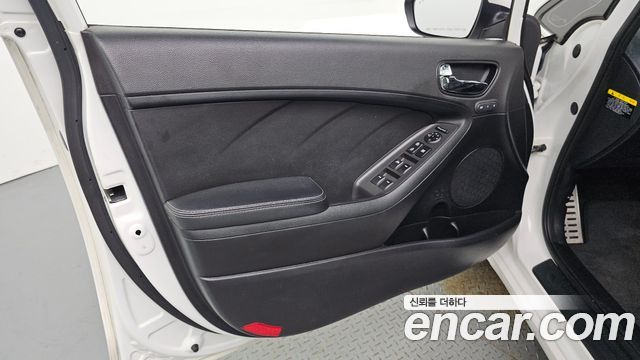 Kia K3 2017 — photo 14