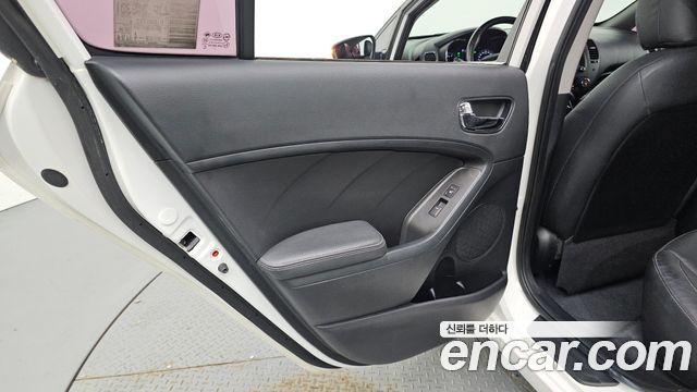 Kia K3 2017 — photo 15