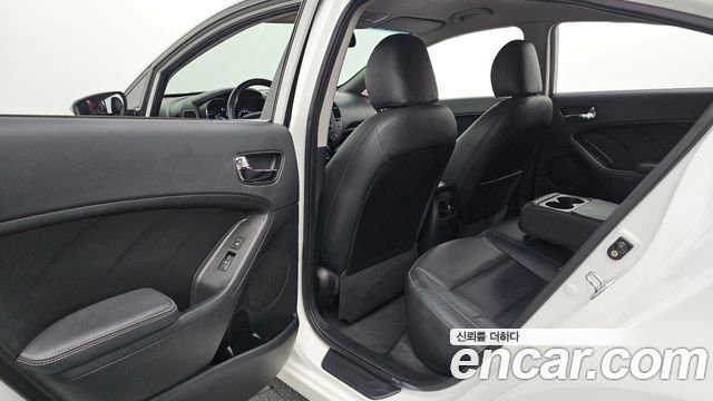 Kia K3 2017 — photo 16