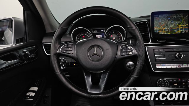 Mercedes-Benz GLE-Class 2016 — photo 12