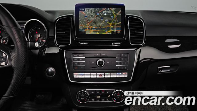Mercedes-Benz GLE-Class 2016 — photo 13