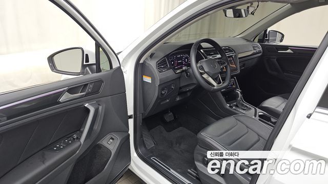 Volkswagen Tiguan 2022 — photo 13