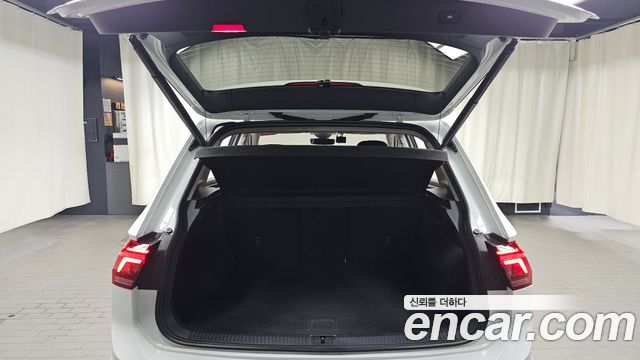 Volkswagen Tiguan 2022 — photo 26
