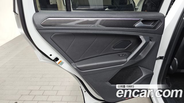 Volkswagen Tiguan 2022 — photo 15