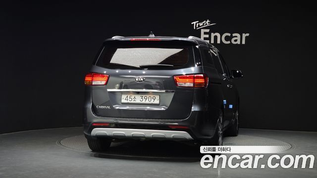 Kia Canival 2017 — photo 4