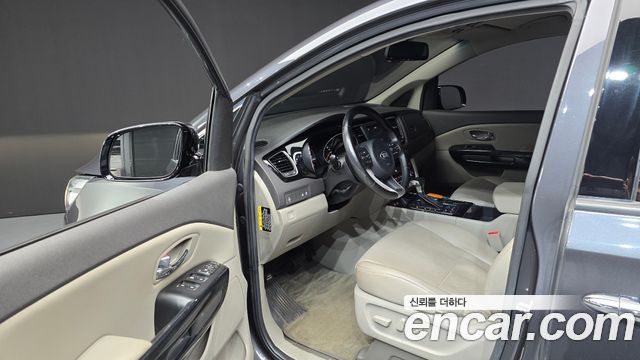 Kia Canival 2017 — photo 13