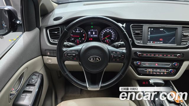 Kia Canival 2017 — photo 18