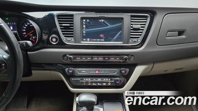 Kia Canival 2017 — photo 25