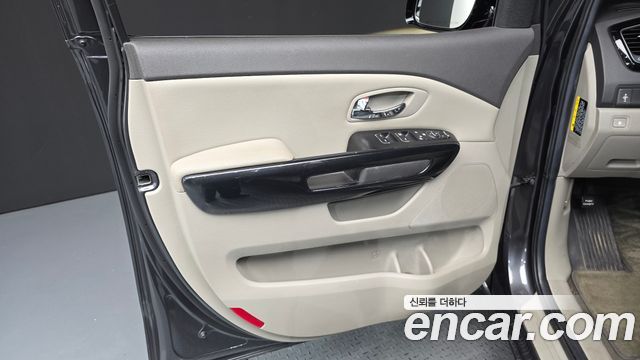 Kia Canival 2017 — photo 14