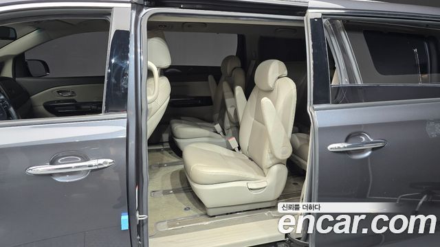 Kia Canival 2017 — photo 16