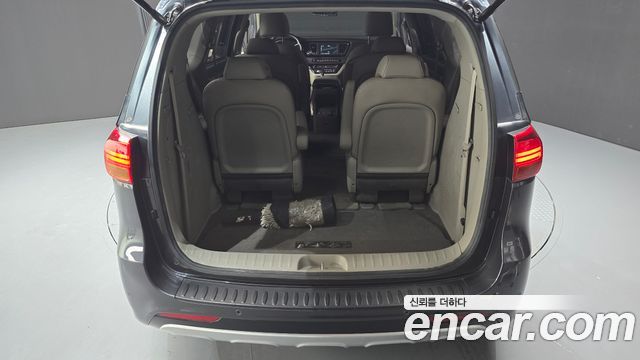 Kia Canival 2017 — photo 28