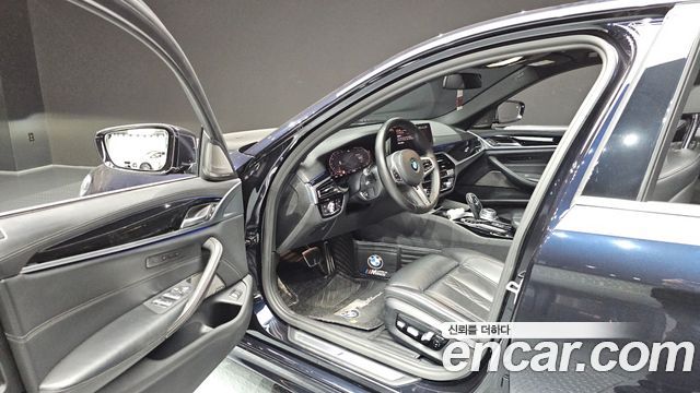BMW 5-Series 2020 — photo 10
