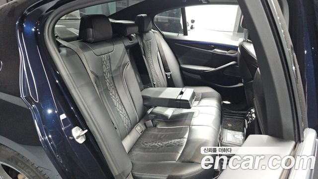 BMW 5-Series 2020 — photo 11