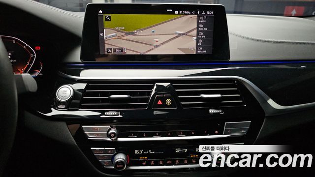 BMW 5-Series 2020 — photo 16